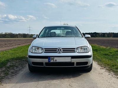 Second-hand VW Golf IV Ocean 75 CP (55 kW) 2003 Argintiu Berlinǎ