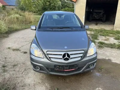 Gebraucht Mercedes B200 140 PS (102 kW) 2010 Grau Van / Kleinbus