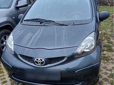 Gebraucht Toyota Aygo 78 PS (57 kW) 2008 Grau Kleinwagen