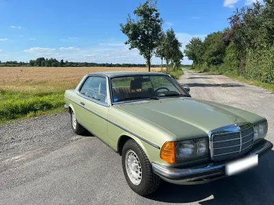 Gebraucht Mercedes 230 109 PS (80 kW) 1978 Grün Coupé