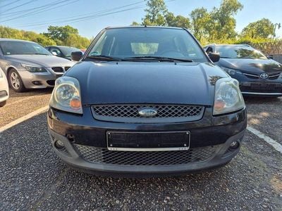Second-hand Ford Fiesta Ambiente 80 CP (58 kW) 2008 Negru Hatchback