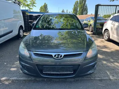 Używany Hyundai i30 Edition+ 109 KM (80 kW) 2009 Szary Sedan/Limuzyna