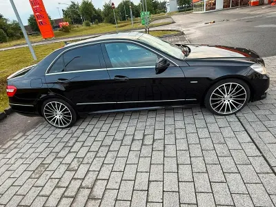 Gebraucht Mercedes E300 231 PS (169 kW) 2012 Schwarz Limousine