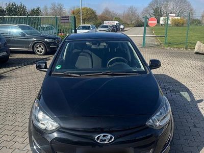 Gebraucht Hyundai i20 86 PS (63 kW) 2012 Schwarz Kleinwagen