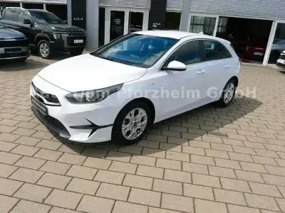 Gebraucht Kia Ceed Comfort 140 PS (102 kW) 2025 Weiß Kleinwagen