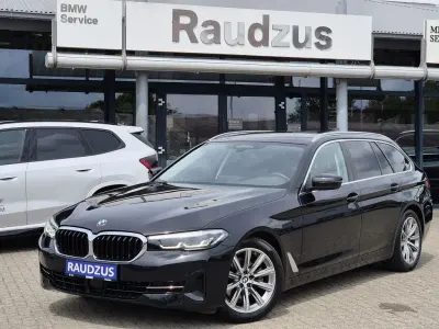 Gebraucht BMW 520 190 PS (139 kW) 2022 Saphirschwarz metallic Kombi