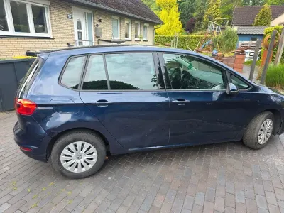 Używany VW Golf Sportsvan Allstar 110 KM (80 kW) 2016 Niebieski Minivan