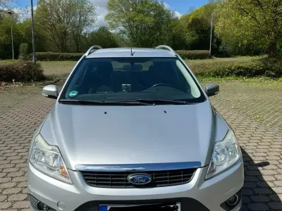 Gebraucht Ford Focus 105 PS (77 kW) 2010 Silber Kombi