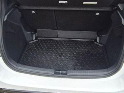 Weiß Gebraucht 2023 Toyota Yaris Sport Limousine | 25.200 € (Fairer Preis)