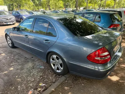 Gebraucht Mercedes E240 Avantgarde 179 PS (131 kW) 2003 Andere farben Limousine