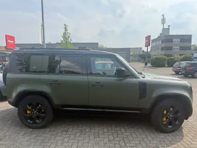 Gebraucht Land Rover Defender SE Dynamic 300 PS (220 kW) 2024 Grün SUV