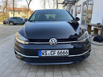 Używany VW Golf VII Sound 150 KM (110 kW) 2017 Czarny Sedan/Limuzyna