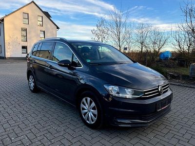 Gebraucht VW Touran Comfortline 150 PS (110 kW) 2016 Grau Van / Kleinbus