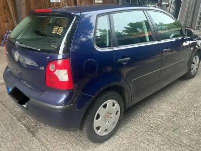 Gebraucht VW Polo 64 PS (47 kW) 2004 Blau Kleinwagen