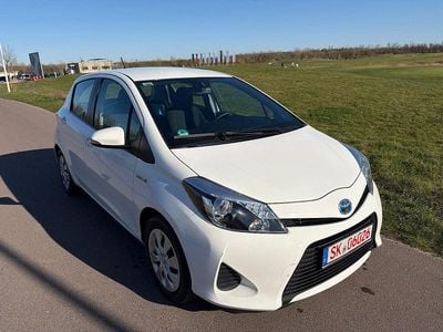 Usata Toyota Yaris Hybrid Life 75 CV (55 kW) 2012 Bianco Utilitaria