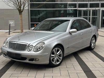Gebraucht Mercedes E240 177 PS (130 kW) 2002 Silber Limousine