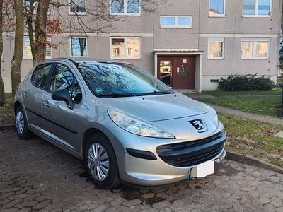 Grau Gebraucht 2008 Peugeot 207 Urban Move Limousine | 2.800 € (Fairer Preis)
