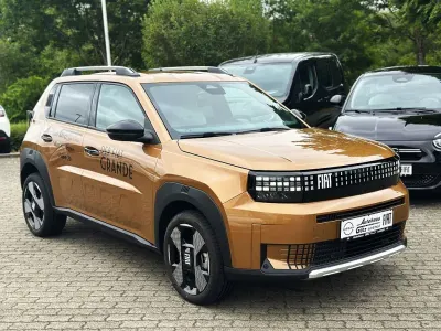 Neu Fiat Grande Panda La Prima 83 kW (113 PS) 2025 Braun Kleinwagen