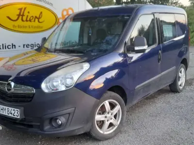 Gebraucht Opel Combo S 90 PS (66 kW) 2015 Blau Van / Kleinbus