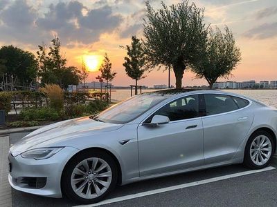 Silber Gebraucht 2017 Tesla Model S RWD Kleinwagen | 21.200 € (Fairer Preis)