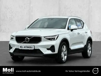 Używany Volvo XC40 Core 163 KM (119 kW) 2025 Biały SUV
