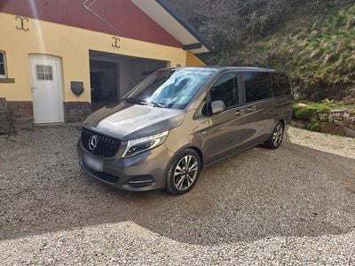 Gebraucht Mercedes V250 Avantgarde Edition 190 PS (139 kW) 2017 Braun Van / Kleinbus