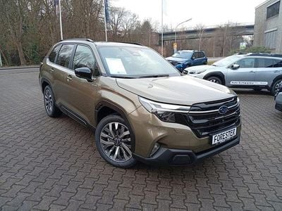 Neu Subaru Forester Platinum 136 PS (100 kW) 2026 Grün SUV