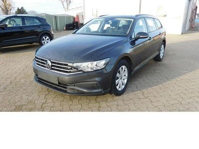 Gebraucht VW Passat 122 PS (89 kW) 2022 Mondsteingraugrau Kombi