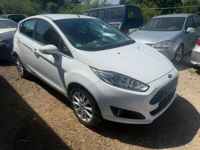 Gebraucht Ford Fiesta Titanium 125 PS (91 kW) 2016 Weiß Kleinwagen