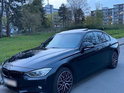 Second-hand BMW 320 Luxury Line 184 CP (135 kW) 2012 Negru Berlinǎ