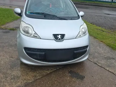 Gebraucht Peugeot 107 68 PS (50 kW) 2008 Silber Kleinwagen