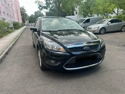 Gebraucht Ford Focus 102 PS (75 kW) 2010 Schwarz Limousine