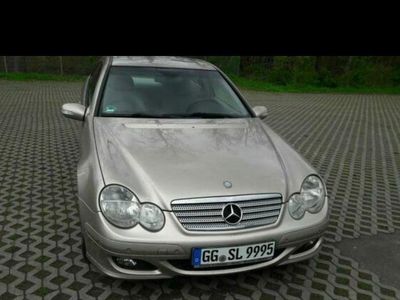Gebraucht Mercedes C180 143 PS (105 kW) 2005 Gold Coupé