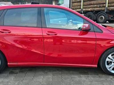 Gebraucht Mercedes B180 122 PS (89 kW) 2012 Rot Van / Kleinbus