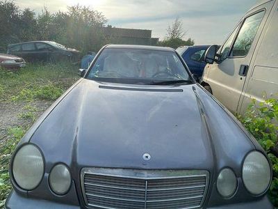Mercedes E200