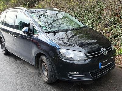 Second-hand VW Sharan Highline 140 CP (102 kW) 2014 Negru Monovolum