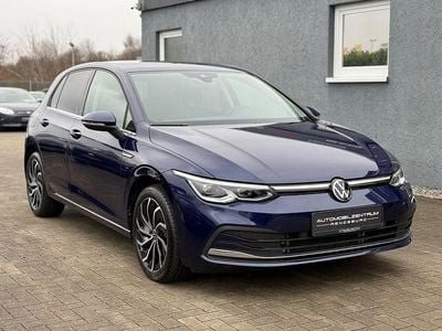 Używany VW Golf VIII Highline 150 KM (110 kW) 2022 Niebieski Sedan/Limuzyna