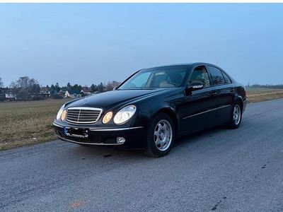 Gebraucht Mercedes E200 122 PS (89 kW) 2004 Schwarz Limousine
