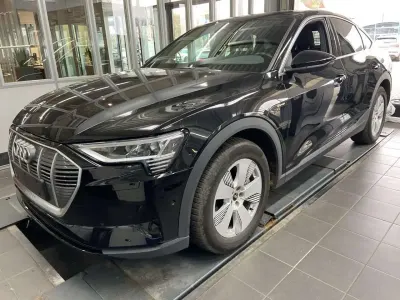 Gebraucht Audi e-tron Sportback S-Line 300 kW (408 PS) 2022 Mythosschwarz metallic SUV