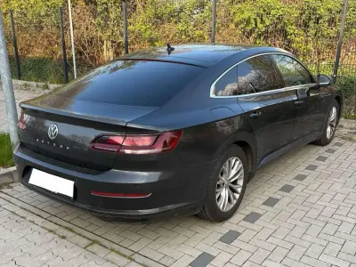 Usata VW Arteon 150 CV (110 kW) 2019 Nero Utilitaria