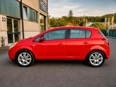 Gebraucht Opel Corsa 90 PS (66 kW) 2009 Rot Kleinwagen