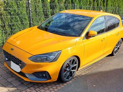 Orange Gebraucht 2019 Ford Focus S Limousine | 19.999 € (Teuer)