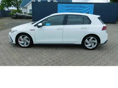 Gebraucht VW Golf VIII GTI 245 PS (180 kW) 2023 Purewhite c9a Limousine