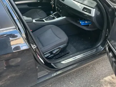 Gebraucht BMW 320 184 PS (135 kW) 2011 Schwarz Kombi