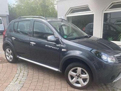 Schwarz Gebraucht 2010 Dacia Sandero Kleinwagen | 2.900 € (Teuer)