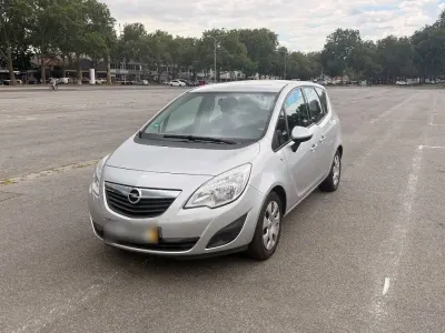 Gebraucht Opel Meriva Edition 101 PS (74 kW) 2010 Silber Van / Kleinbus