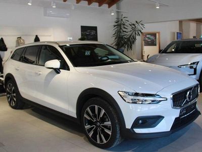 Gebraucht Volvo V60 CC Pro 197 PS (144 kW) 2021 Weiß Kombi