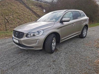 Gebraucht Volvo XC60 Kinetic 181 PS (133 kW) 2015 Beige SUV