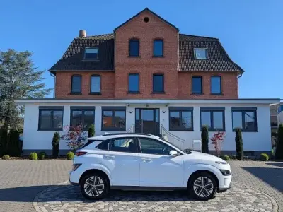 Gebraucht Hyundai Kona Select 100 kW (136 PS) 2022 Weiß SUV
