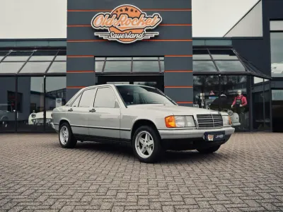 Gebraucht Mercedes 190 136 PS (100 kW) 1984 Silber Limousine
